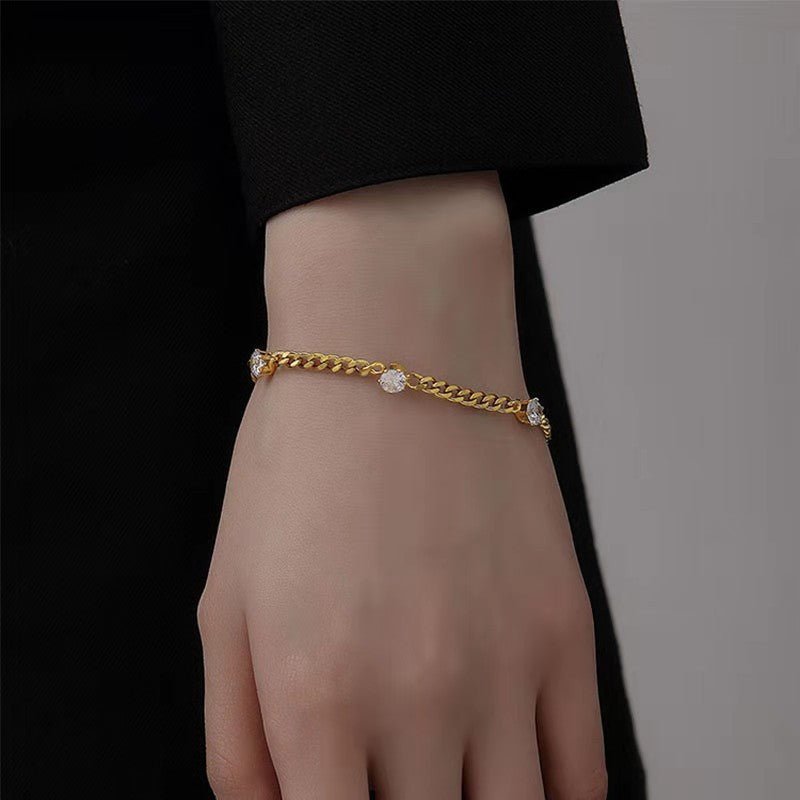 BRACELET