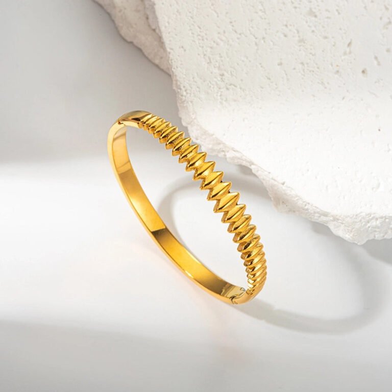 Vintage Style Classic Style Solid Color 304 Stainless Steel 18K Gold Plated Bangle In Bulk
